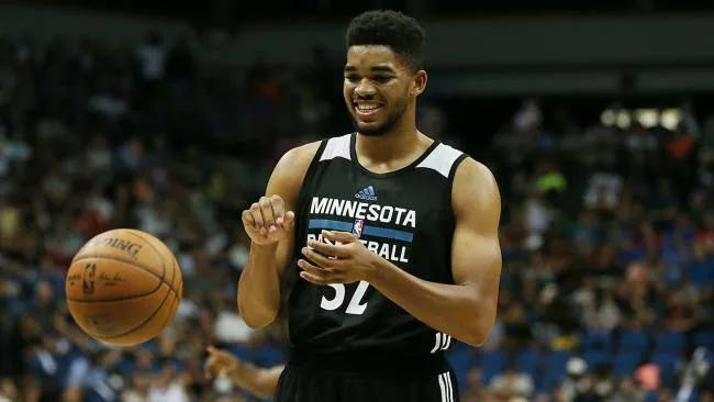 篮协下发“归化”球员入籍流程引热议！媒体人：多数CBA球队持观望态度